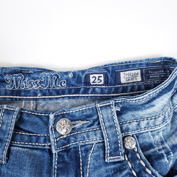 Women's Miss Me Mid Rise Shorts Distressed Size 25 Rhinestone - Picture 3 of 6